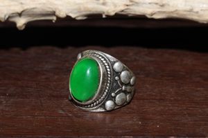 Figuras decorativas Exquisito anillo de jade con incrustaciones de cobre blanco antiguo