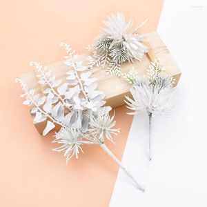 Flores decorativas 1 paquete de rama de pino artificial DIY coronas de flores falsas para árbol de Navidad regalos de boda adornos de caja