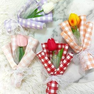 Flores decorativas 1 pieza de tulipanes de plástico artificiales falsos con planta de envoltorio de regalo para la decoración de la boda del jardín del hogar de la sala de estar