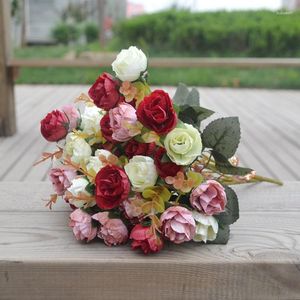 Fleurs décoratives 1pc de style coréen Hand tenant la main de fleur bouquet simulation de rose de décoration rose photos accessoires de bricolage décor