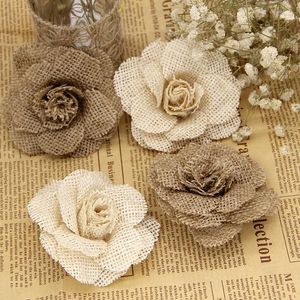 Flores decorativas 2pcs 9 cm Jute hecho a mano Hessian Burlap Rose Vintage Christmas Decorations para el hogar Decoración de bodas rústicas