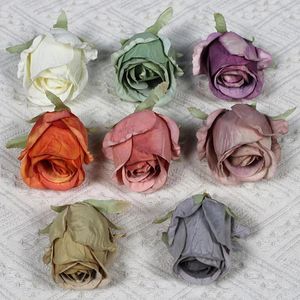 Flores decorativas 30 piezas/6-7 cm Rose Rose Artificial Silk Flower Heads Diy Rompas de recursos Boda en el hogar Decoraciones de cumpleaños Garland