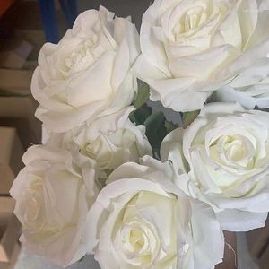 Flores decorativas 4 piezas de rosa blanca artificial, cabeza de tela importada, decoración de pared de boda, flor, regalo del día de San Valentín