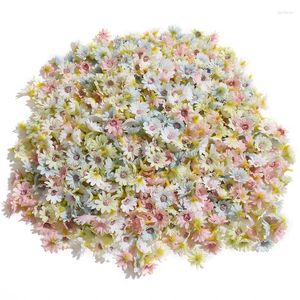 Fleurs décoratives 500pcs Multicolor Daisy Flower Head Mini Silk Artificiel For Crown Scrap Wedding Décor de maison DIY GARLAND