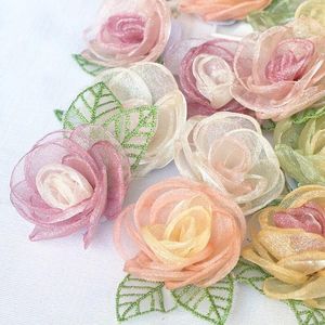 Flores decorativas 5 piezas 5,5 cm tela de organza hoja rosa gasa artificial flor de seda para bricolaje horquillas vestido de novia fiesta decoraciones para el hogar