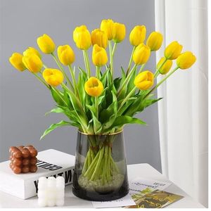 Fleurs décoratives 7PCS / Bouquet Jaune Tulipe Bouquet Silicone Real Touch Haute Qualité Calla Décoration de La Maison Cadeau Fleur Artificielle Mariage-