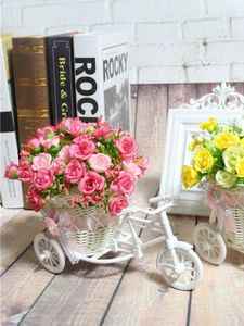 Flores decorativas Bicicleta de flores tejidas Conjunto de rosas de seda falsa Decoración de bodas Decoración de plástico de triciclo