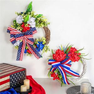 Fleurs décoratives quatrième de juillet guirlande florale patriotique rustique avec arc de feuilles vertes pour décor de porte d'entrée