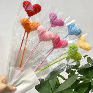 Fleurs décoratives à main bouquet de fleur en tricot amour pour le coeur de la forme de coeur