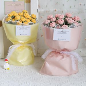 Fleurs décoratives cadeaux de fête des mères Bouquet de fleurs au Crochet Rose tricot coloré fini artificiel cadeau des parents décor de mariage