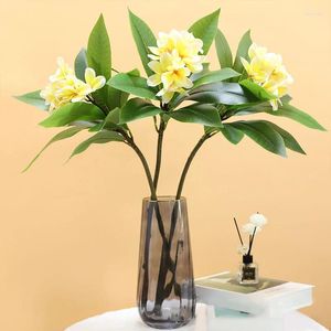 Fleurs décoratives Belle fleur artificielle de frangipanier avec de longues tiges Bouquet de mariage de fête à la maison Décor de table Plumeria réaliste