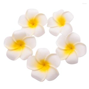 Fleurs décoratives détaillées 100pcs mousse blanche Hawaiian frangipani artificiel plumeria fleur pétales capur de cheveux chapeau couronne de mariage bricolage décoration de mariage