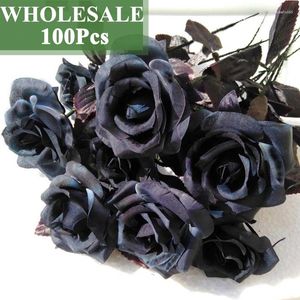 Fleurs décoratives en gros de 100pcs Black Rose Artificiel Wedding Bouquet Fausse fleur pour la salle de maison Accessoires de décoration
