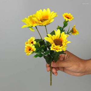 Flores decorativas al por mayor 5 tenedor flor de girasol paquete boda mano sosteniendo falso artificial pequeño
