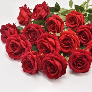 Fleurs décoratives en gros des mariages artificiels et événements décoration roses Roses en soie rouge fond de table accessoires de table
