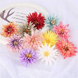 Couronnes de fleurs décoratives 10/20 pièces têtes de fleurs de chrysanthème en soie artificielle fausses fleurs pour accessoires de cheveux Bouquet faisant des décorations de fête de mariage