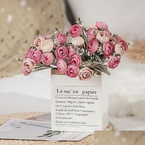 Ghirlande di fiori decorativi Artificiale Piccolo bocciolo di tè Rosa 18 Testa Rosa Seta Ranuncus Asiaticus Per Bouquet da sposa Decorazione domestica Goccia D Dhikl