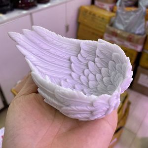 Objets décoratifs Figurines 1pc Résine blanche Crystal Ball Base Feather Wing Crafts Ornements Panier Bureau des cadeaux de décoration maison 230812