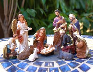 Objets décoratifs Figurines Décoration de Noël Scène de la Nativité Ensemble Ornement Intérieur Berceau Manger Bébé Jésus Statue Cadeau de vacances 230419