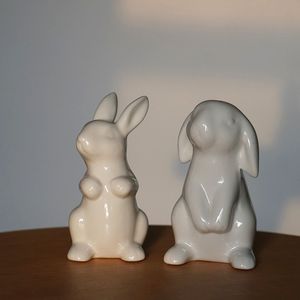 Objets décoratifs Figurines Lièvre de Pâques Lapin Blanc Figurines en céramique Cadeau en Porcelaine Statue d'animal Nordique Moderne pour décoration de Paysage Jardin féerique 230422