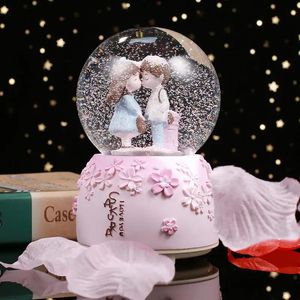 Objets décoratifs Figurines Glow Light Crystall Snow Globe Ball Boîte à musique Couples Femme Fille Anniversaire Mariage Saint Valentin Cadeau Amoureux Ornement 231121