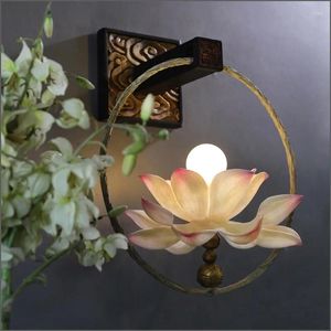Plaques décoratives Chinois Style Lotus Flower Wall Lampe Creative Living Room Asle Décoration de la chambre peinte à la main