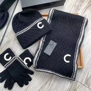 desaigner chapeau écharpe ensemble luxe hommes et femmes mode designer châle écharpes en cachemire gants double ensemble et ensemble trois pièces adapté pour l'hiver