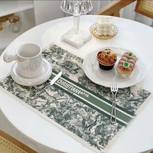 Marcas de diseño Manteles Individuales con Aislamiento de PVC Moda Resistente al Calor Almohadilla Impermeable Antideslizante Posavasos de Lujo Decoración de Mesa de Comedor Textiles para el hogar 43 * 29 cm