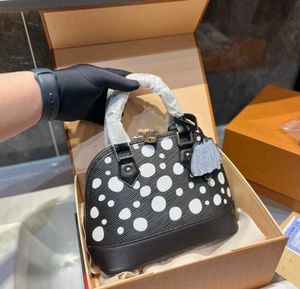 Designer ALMA Shell Bags BB Painted Dots YK Sac à main Louiseits Women Handle Bag Luxury Purse Infinity Yayoi Kusama cadenas Grained Epi Leather charme en forme de citrouille