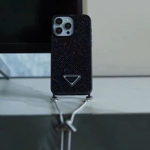 Étui de téléphone en strass de designer pour Apple iPhone 15 Pro Max 14 13 Luxury Pinter Diamond Chains Crossbody Scogle Crystal Cover Back Coque Fundas Black