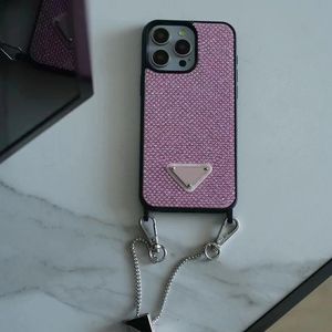 Étui de téléphone en strass de designer pour Apple iPhone 15 Pro Max 14 13 Luxury Pinter Diamond Chains Crossbody Scogle Crystal Cover Back Coque Fundas Pink