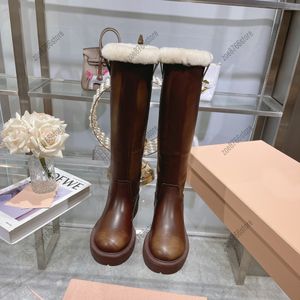 Bottes de créateurs femmes bottes de neige hiver sur les bottes au genou bottes en peluche bottes en cuir vintage bottes en peau de vache véritable bottes de mode de voyage chaudes