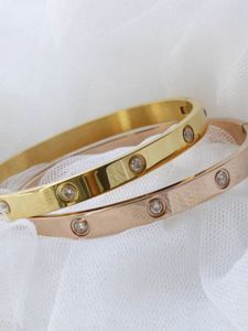 bracelet de créateur bracelet en grattant en acier en titane classique avec vis femme homme love motif luxueux designer cadeau de diamants en argent doré bijoux non décolores