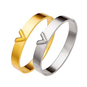 bracelet de créateur pour femme Vente chaude nouveau bracelet minimaliste comme cadeau pour petite amie et femme bracelet en forme de V romantique exquis et haut de gamme bracelet en acier femme