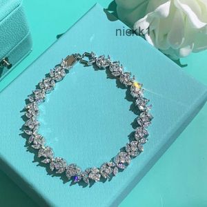 Bracelet de créateur pour femmes Designer de luxe femmes trèfle à quatre feuilles mode tendance chaîne élégante de perles fête diamant bijoux cadeau en gros Nice NPGF