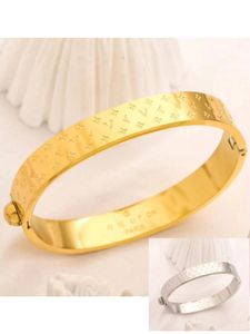Bracelet de créateur pour femmes de luxe en or 18 carats, bracelet avec lettres, design délicat, emballage cadeau, accessoires familiaux pour couple, mode