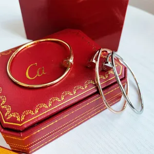 Bracelet de créateur Bracelets de marque de luxe Designer pour femmes de haute qualité lettre design diamant cent bracelet corps dur boîte à bijoux cadeau de Noël