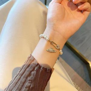 Bracelet de créateur Bijoux de luxe Planète Pleine Diamant Pin Perle Bracelet Mode Féminine Européenne et Américaine Classique Lumière Luxe Accessoires À La Main