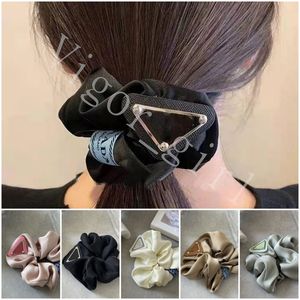 Marca de diseñador Banda para el cabello P-Logo Pony Tails Holder Bandas de goma para el cabello Pelos Scrunchy Ring Clips Elsatic Classic Sports Hairband Luxury Fashion Women Hair Decoration