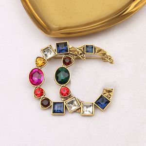 Broches de lettre de marque de créateur plaqué or, Vintage, broche en diamant coloré, accessoires de bijoux pour fête de mariage pour femmes