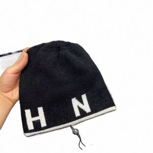 Designer Brand Men's Luxury Hat à bonnet d'automne et d'hiver Nouveau petit parfum Classique Classique C Classique C Outdoor Cadeau de tricot chaud