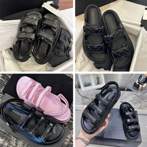 Designer C Sandals Summer Hot Beach Shoe Femmes Small Fragrant Le cuir parfumé Shoes Soumed épaisses femmes portent la mode Open Toe en été Caligae MEILLEUR QUALITURE Freight