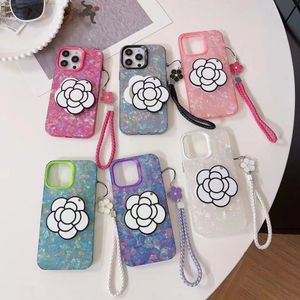 Designer Camellia Flower Phone Case Lanyard Makeup Mirror iPhone 14 13 pro max 11 12 12Pro 14plus 7 8 plus x xs xr Étui de protection en silicone avec lettre florale classique