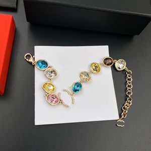 Pulseras de cadena de diseñador para mujer Pulseras con sello Mate chapado en oro Amantes Carta de regalo Cadena colgante Pulseras de boda Joyería al por mayor 17 + 6 cm