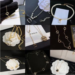 Diseñador Gargantilla Collares Marca Carta Collar de cobre Moda Mujer Plata Chapado en oro Cadena de clavícula Joyería Cristal Perla Moda Regalo de Navidad