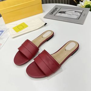 Sandalias planas clásicas de diseñador, zapatillas sexis de cuero amarillo rojo con gorra redonda, zapatillas de baño de Hotel de playa al aire libre de verano 35-42