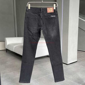 Ropa de diseñador Amires Jeans Pantalones de mezclilla Amies 2022 Otoño Nuevos Jeans premium Hombres Trendy Slim Fit Pies hechos Old Wash Water Micro Pantalones elásticos Esquí desgastado y rasgado