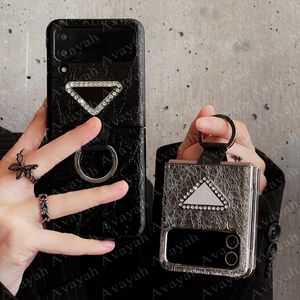 Designer Diamond Triangle Mobile Phone Case pour Samsung Z Flip 3 4 Ice Cracks Pattern Back Shell Cases Flip3 Flip4 Protection Cover Portable Finger Ring
