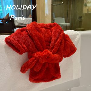 Diseñador ropa de perro marca toalla de baño para perros toalla de vellón de coral suave abrigo de secado rápido súper absorbente toalla de mascotas bata de lujo espesada para perros pequeños rojo A798