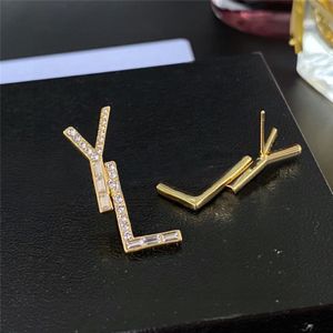 Boucle d'oreille de créateur Love Oreads For Woman Brand Lettres Simple Y Gold Silver Diamond Diamond Ring Lady Moucrages d'oreilles Bijoux Ear Stud 261Q